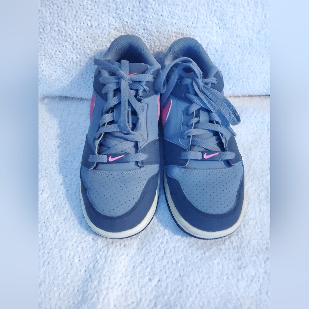 Nike Gray and Pink Athletic Sneakers 5Y